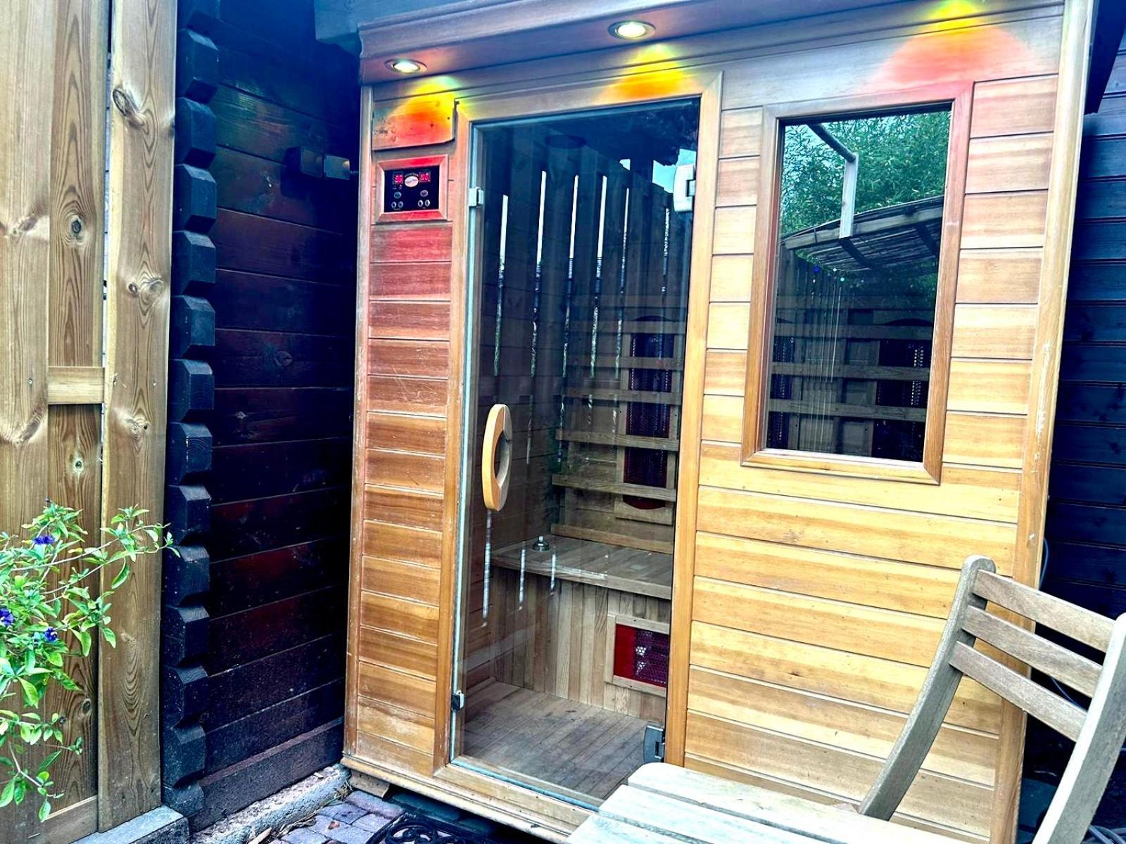 Jungle Style Lodge With Jacuzzi ,Sauna And Garden Near Amsterdam Vijfhuizen Εξωτερικό φωτογραφία